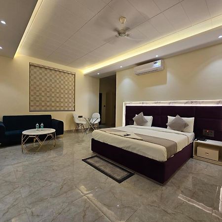 Hotel The Glass House Greater Noida Exterior foto