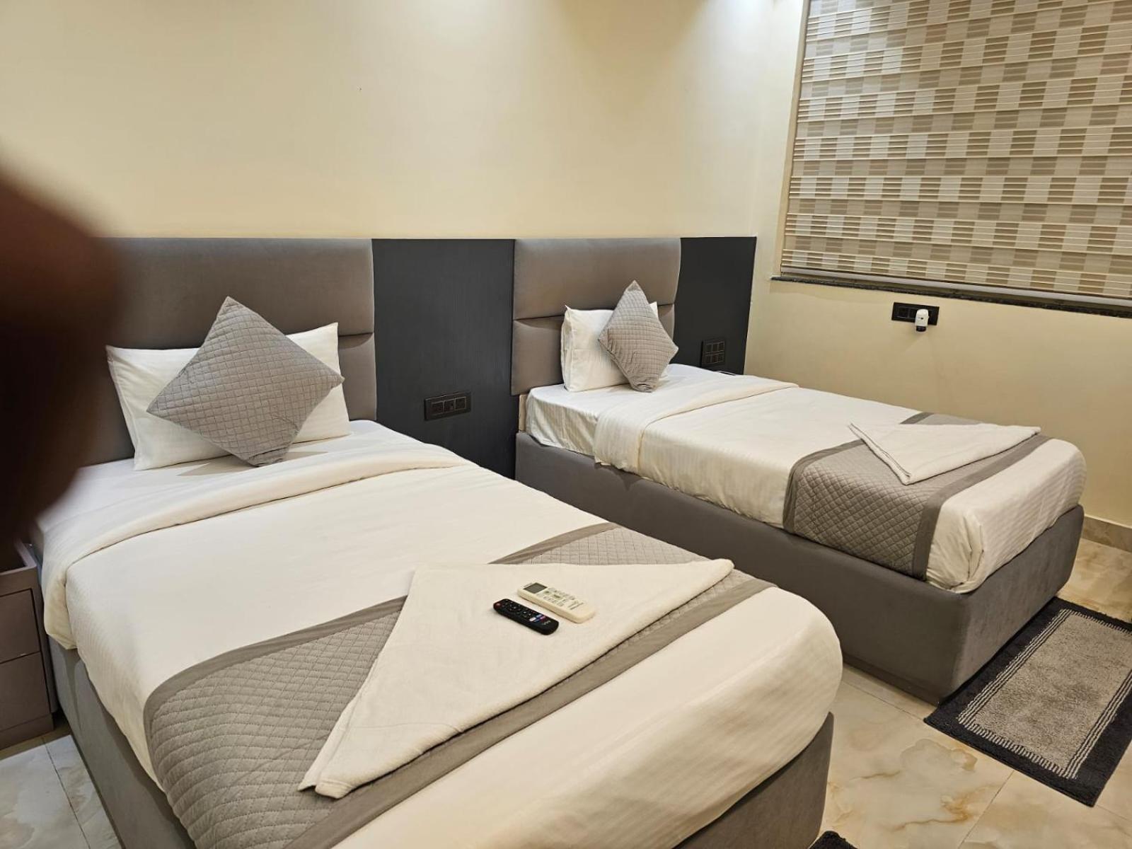 Hotel The Glass House Greater Noida Exterior foto
