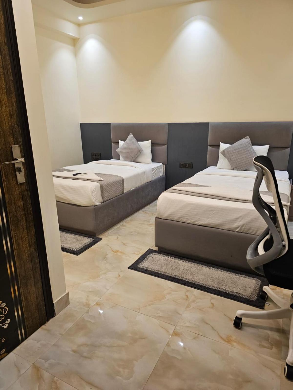 Hotel The Glass House Greater Noida Exterior foto