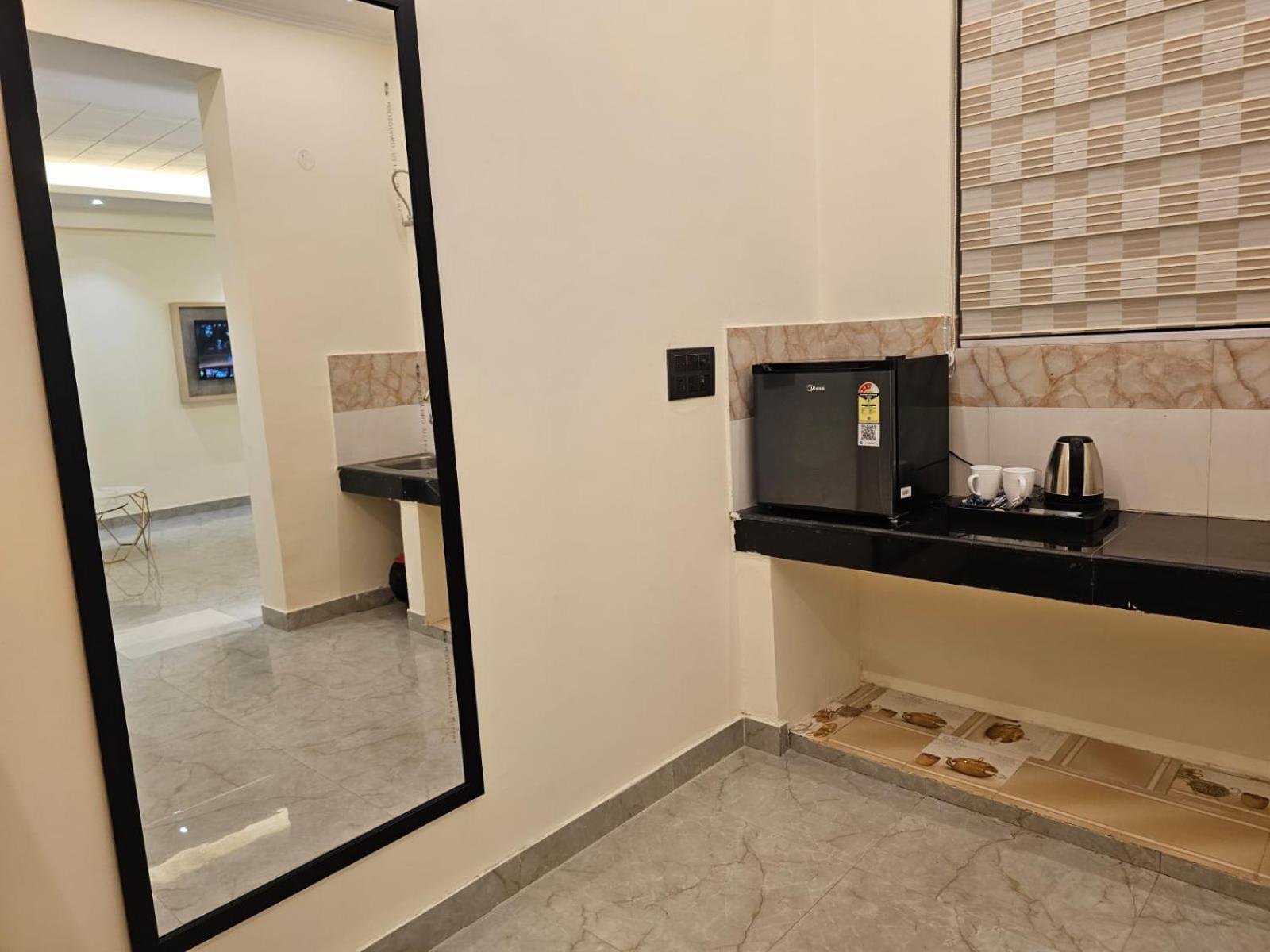 Hotel The Glass House Greater Noida Exterior foto