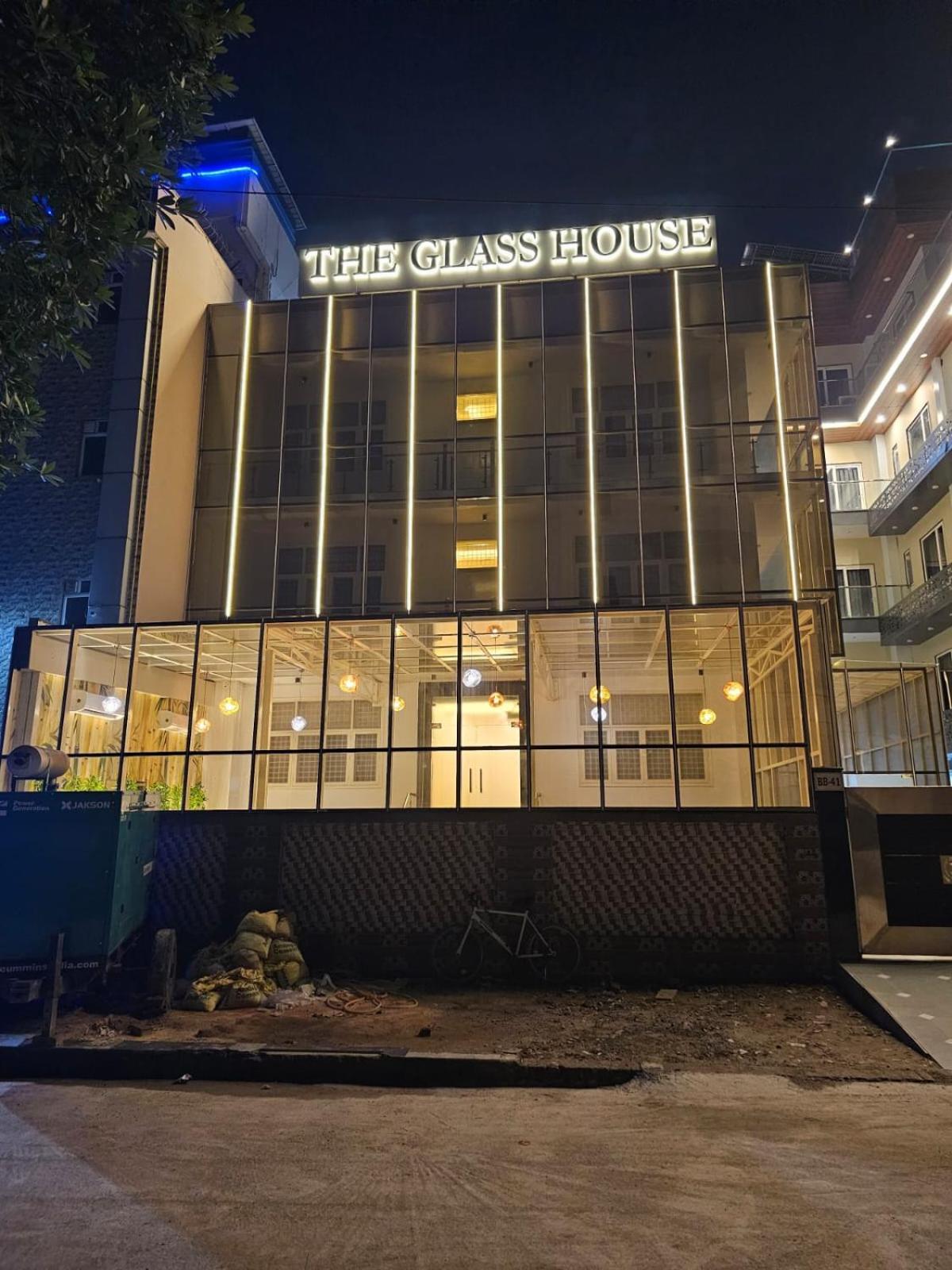Hotel The Glass House Greater Noida Exterior foto